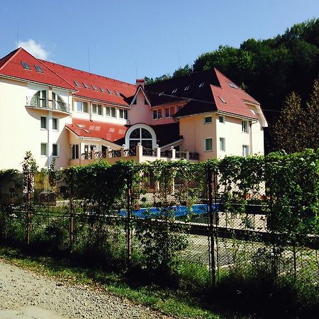 Sonyachna Polyana Hotel Bagian luar foto