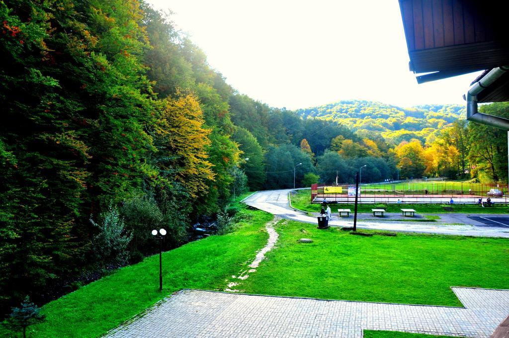 Sonyachna Polyana Hotel Bagian luar foto