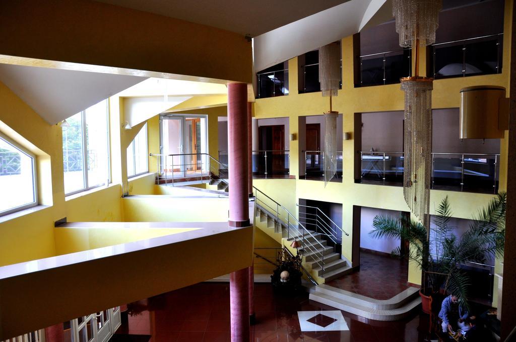 Sonyachna Polyana Hotel Bagian luar foto