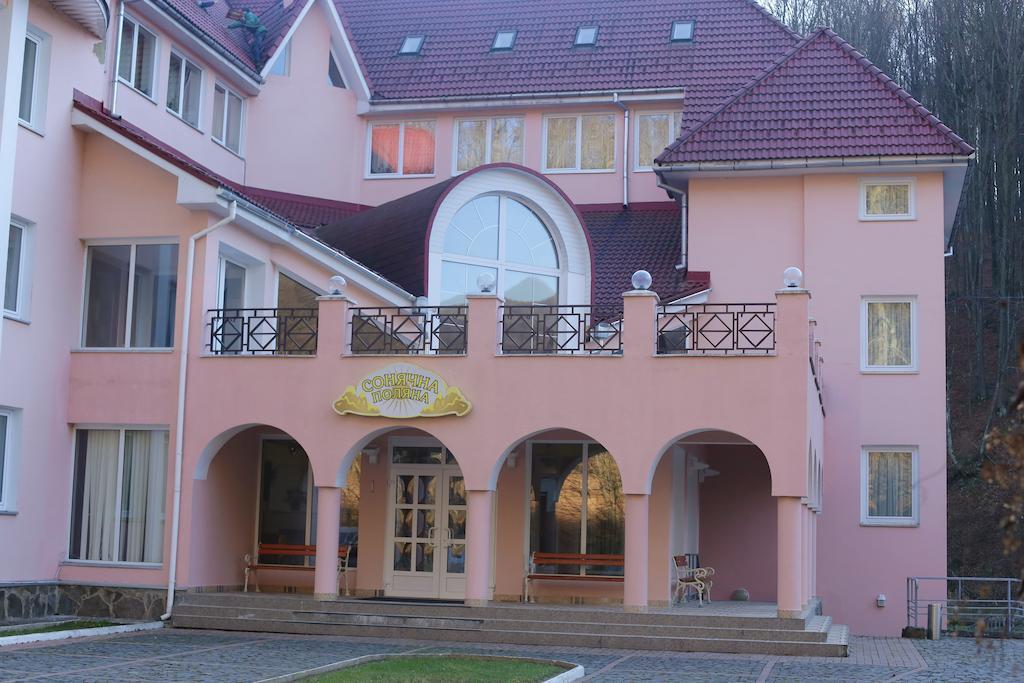 Sonyachna Polyana Hotel Bagian luar foto