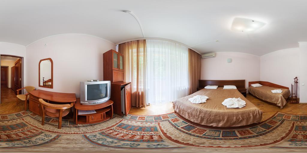 Sonyachna Polyana Hotel Bagian luar foto